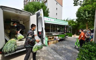 統(tǒng)一車身標識,“點對點”配送,300噸鮮菜直送社區(qū)